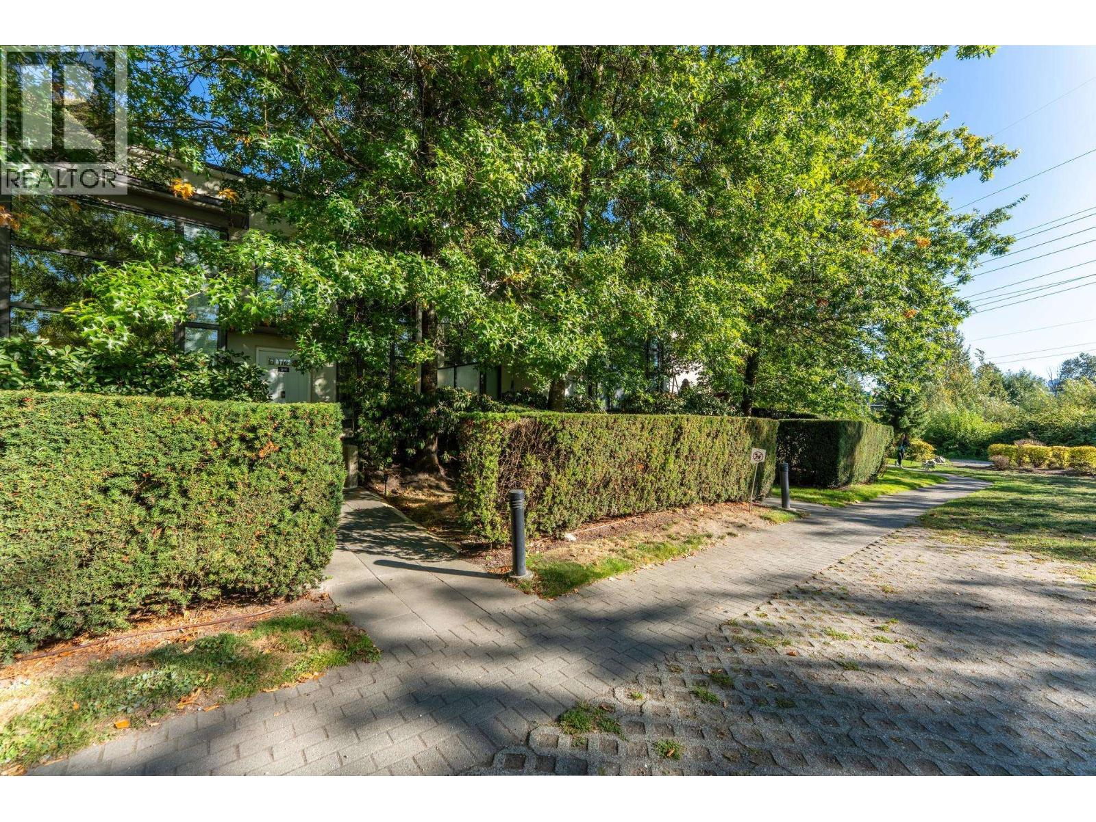 TH6 4182 DAWSON STREET Property Photo 1