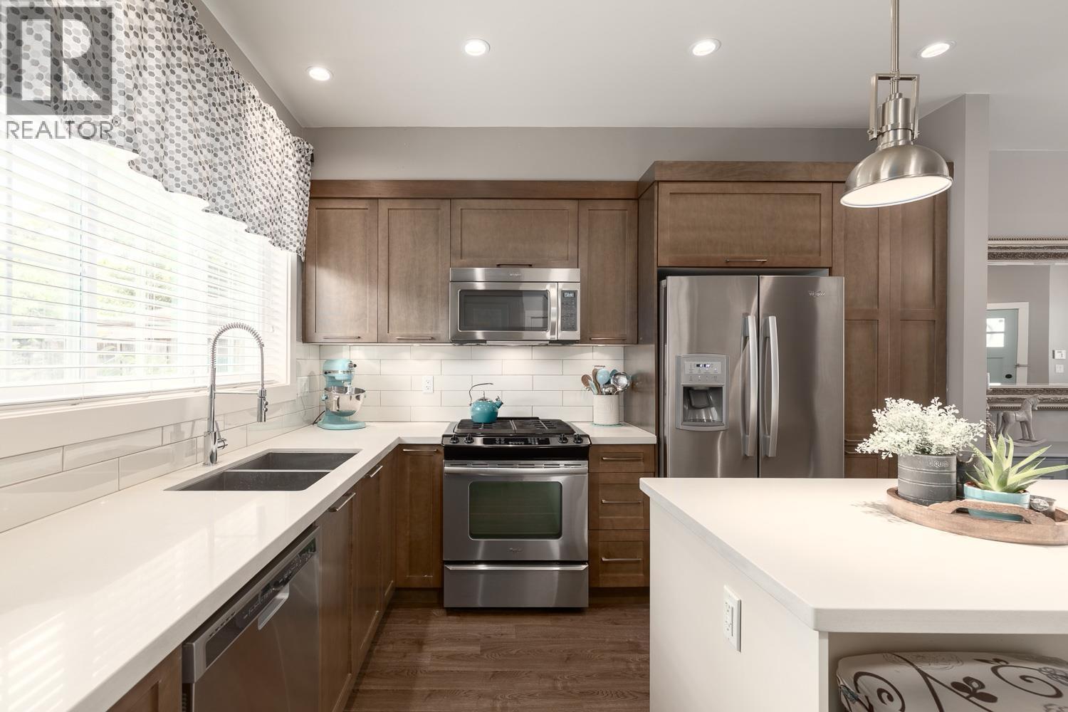 19 12161 237 Street Property Photo 7