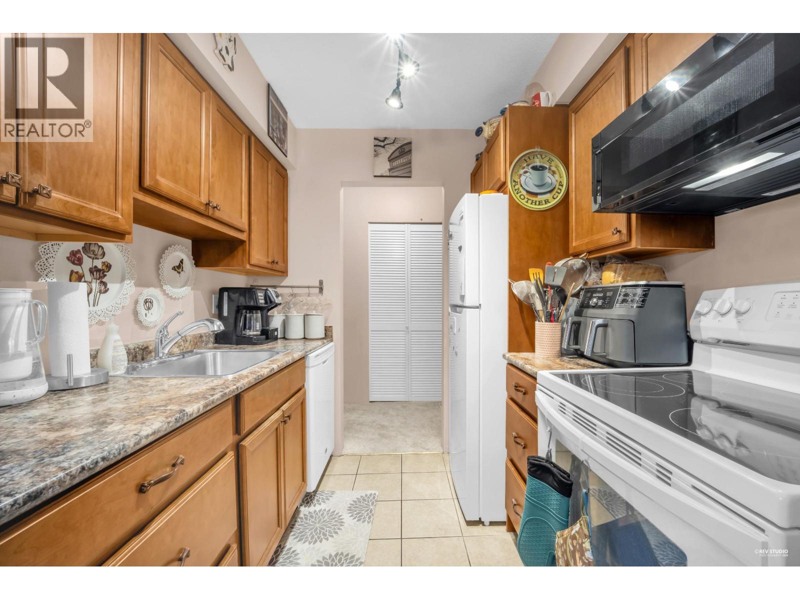 304 4941 Lougheed Highway Property Photo 5