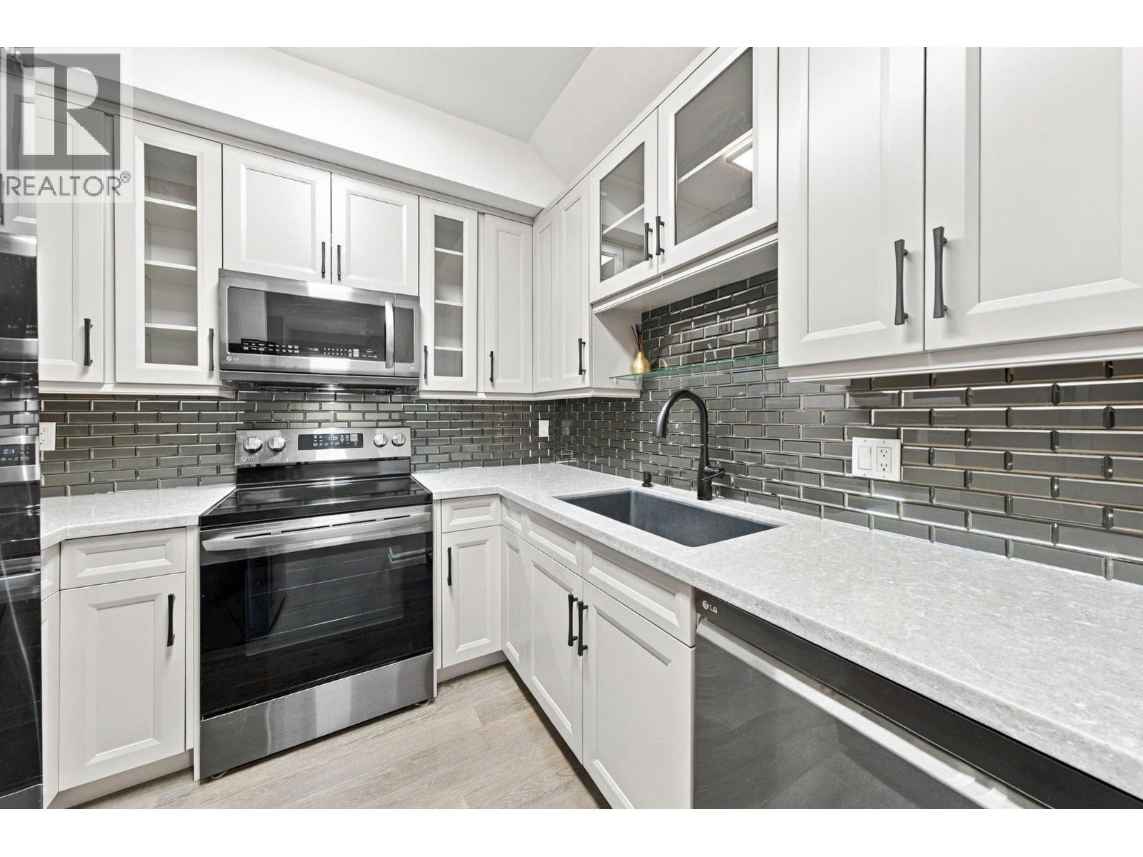 401 580 Twelfth Street Property Photo 16