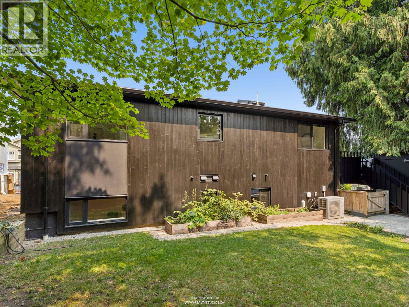 476 E 29th Avenue Property Photo 40