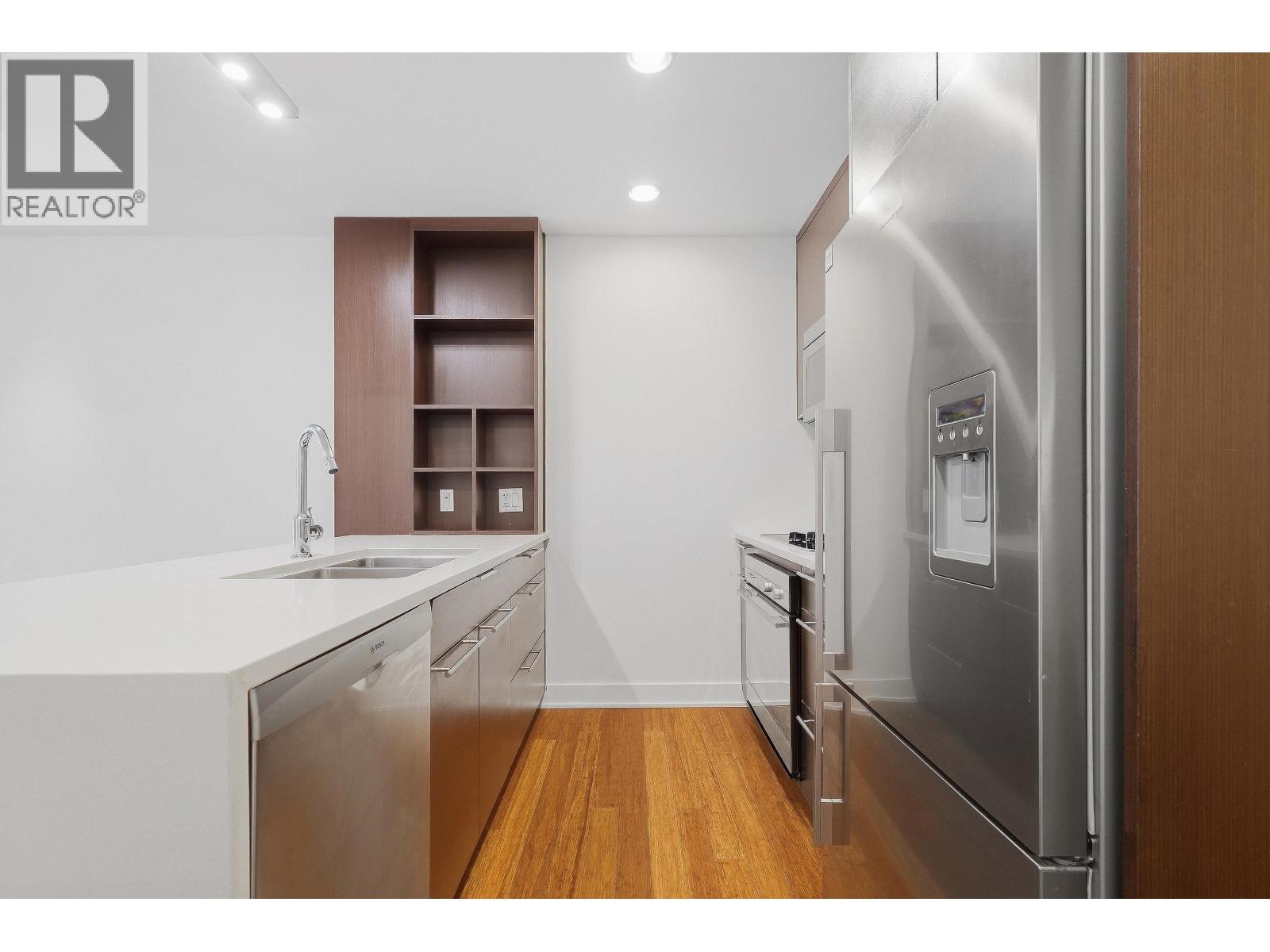 203 2481 Waterloo Street Property Photo 10