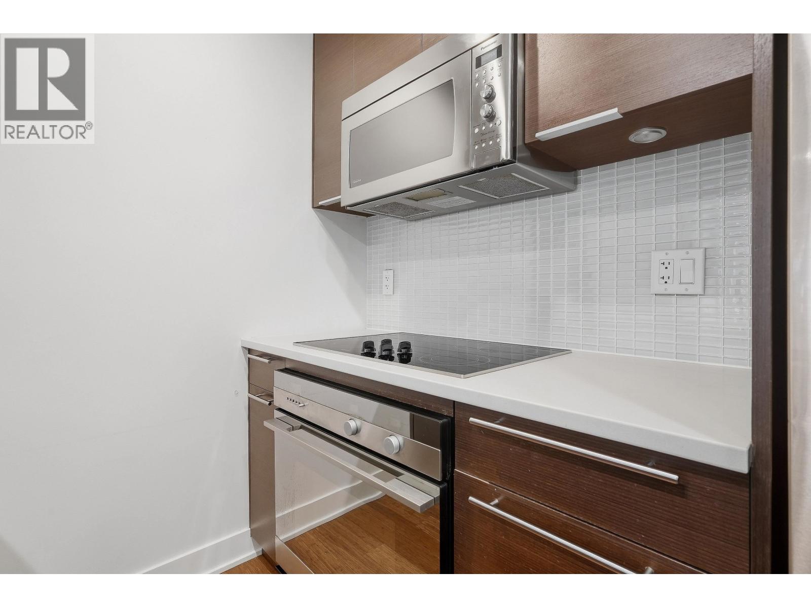 203 2481 Waterloo Street Property Photo 11