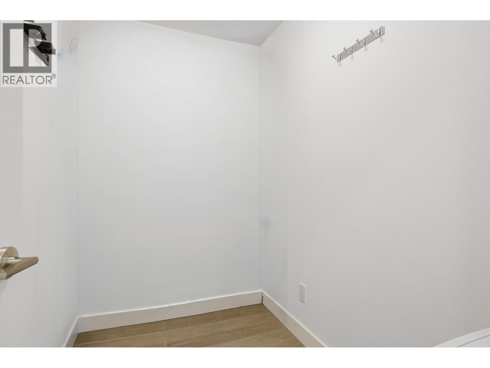 203 2481 Waterloo Street Property Photo 13