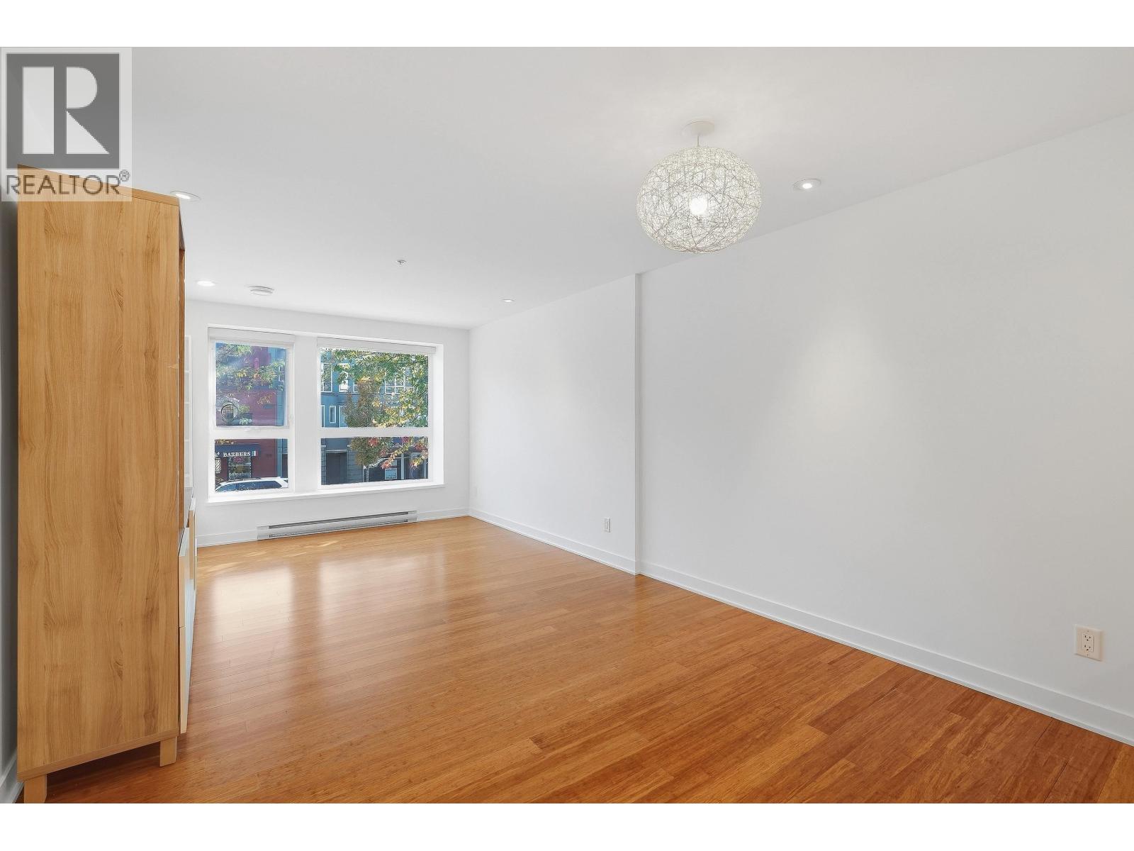 203 2481 Waterloo Street Property Photo 16