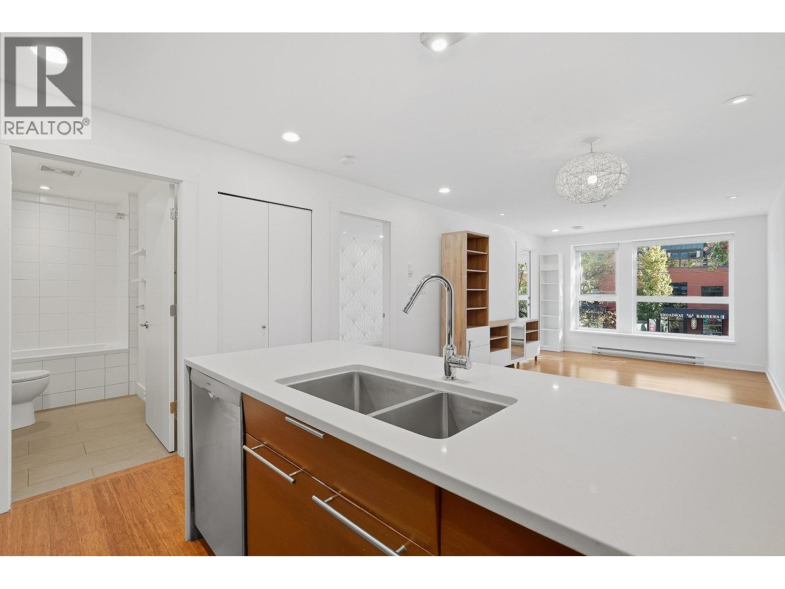 203 2481 Waterloo Street Property Photo 18