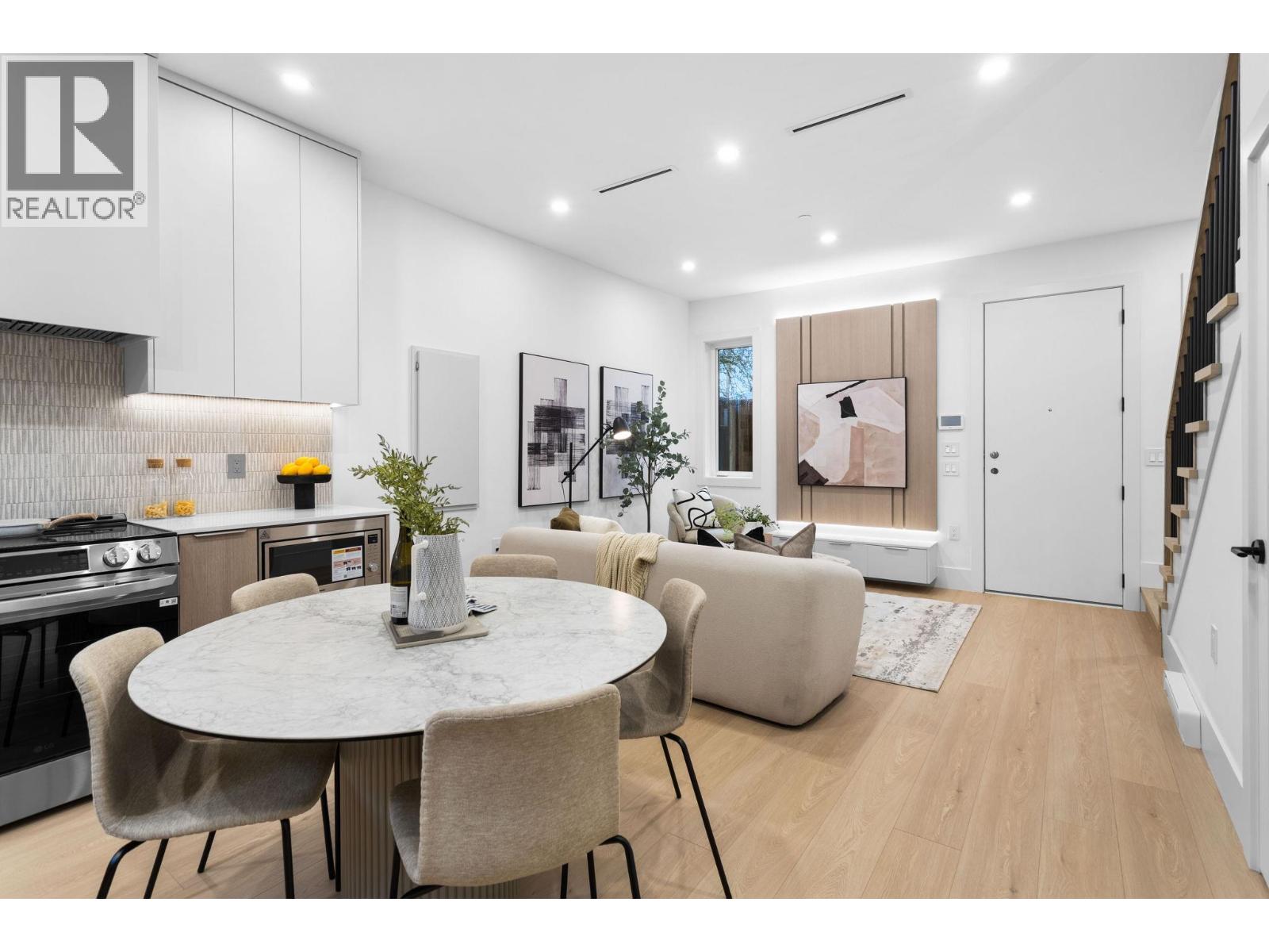 3277 Graveley Street Property Photo 4