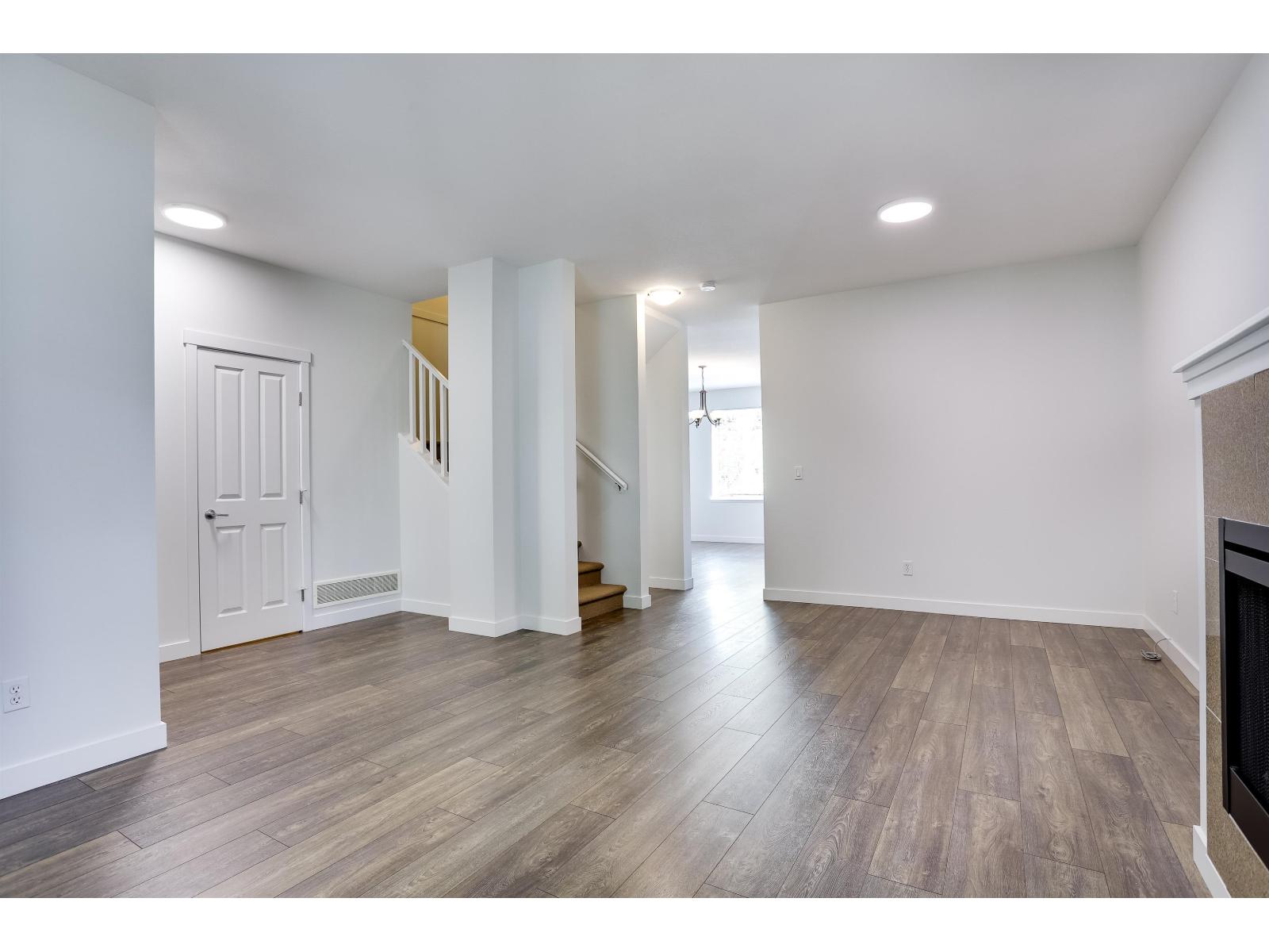 13 6575 192 Street Property Photo 7