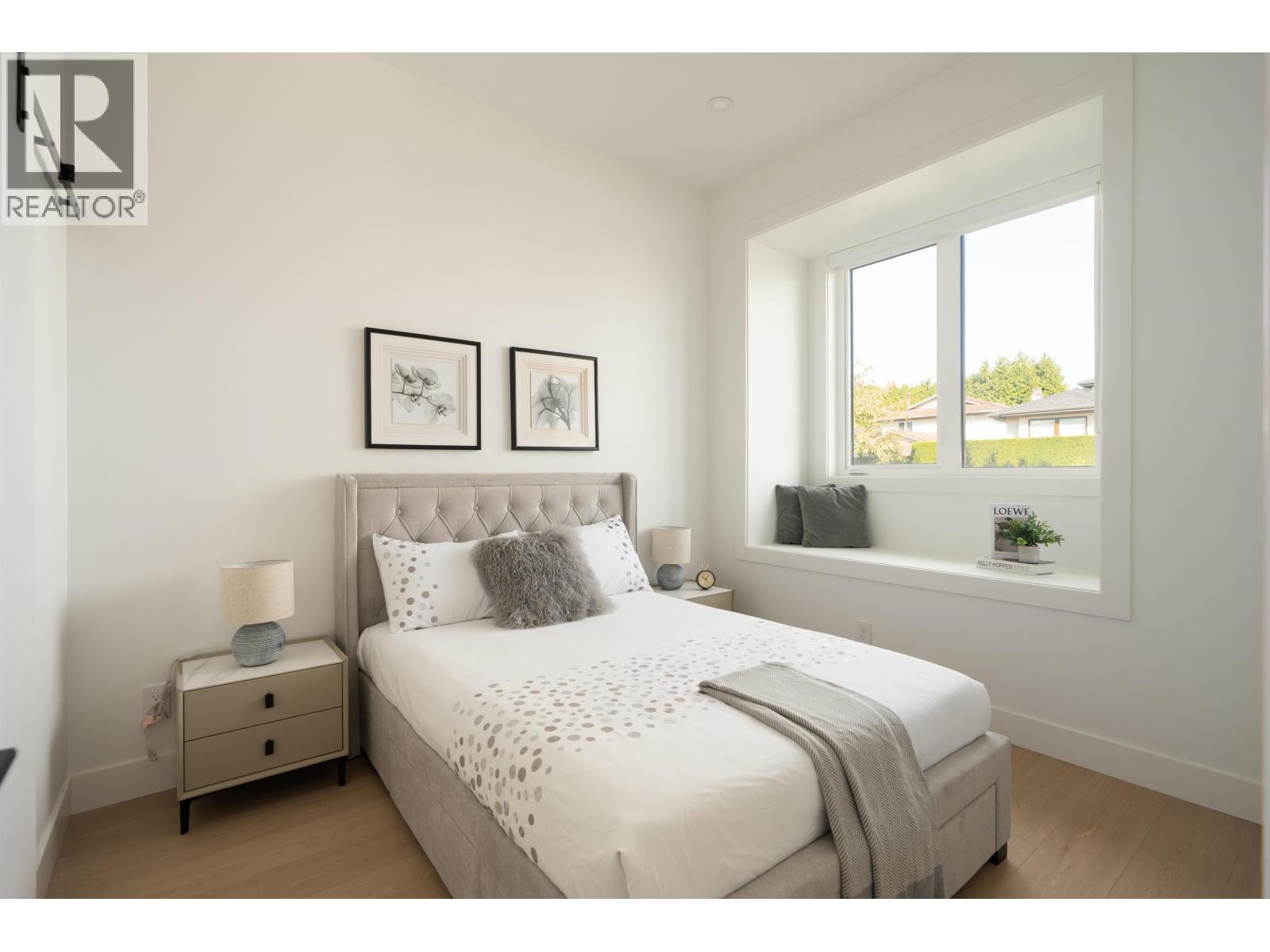 2 5300 Chetwynd Avenue Property Photo 12