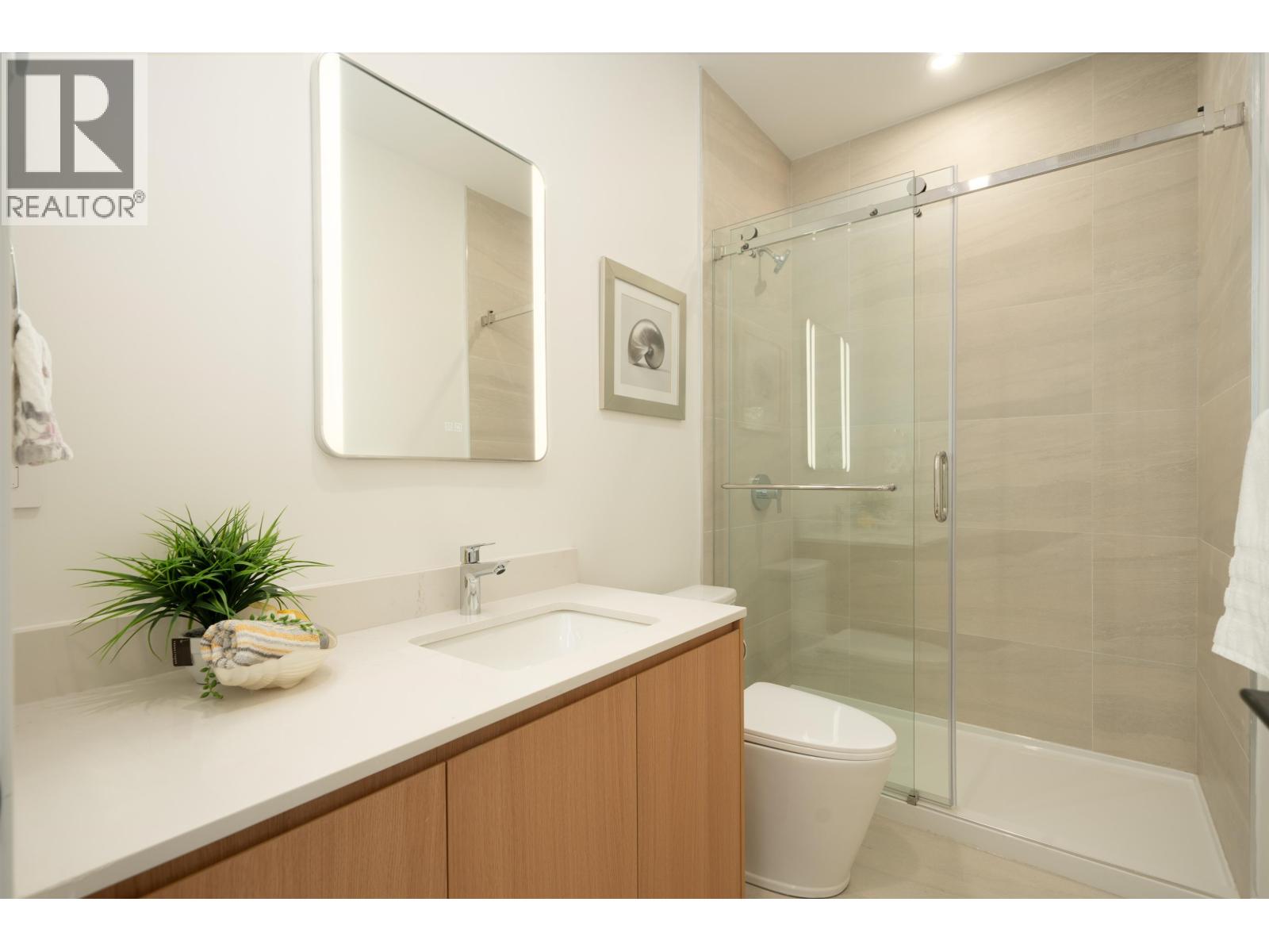 2 5300 Chetwynd Avenue Property Photo 13