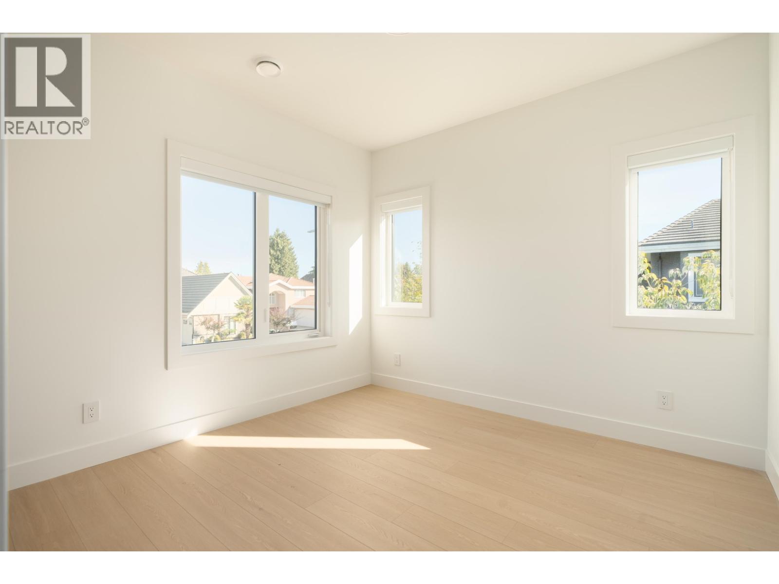 2 5300 Chetwynd Avenue Property Photo 18