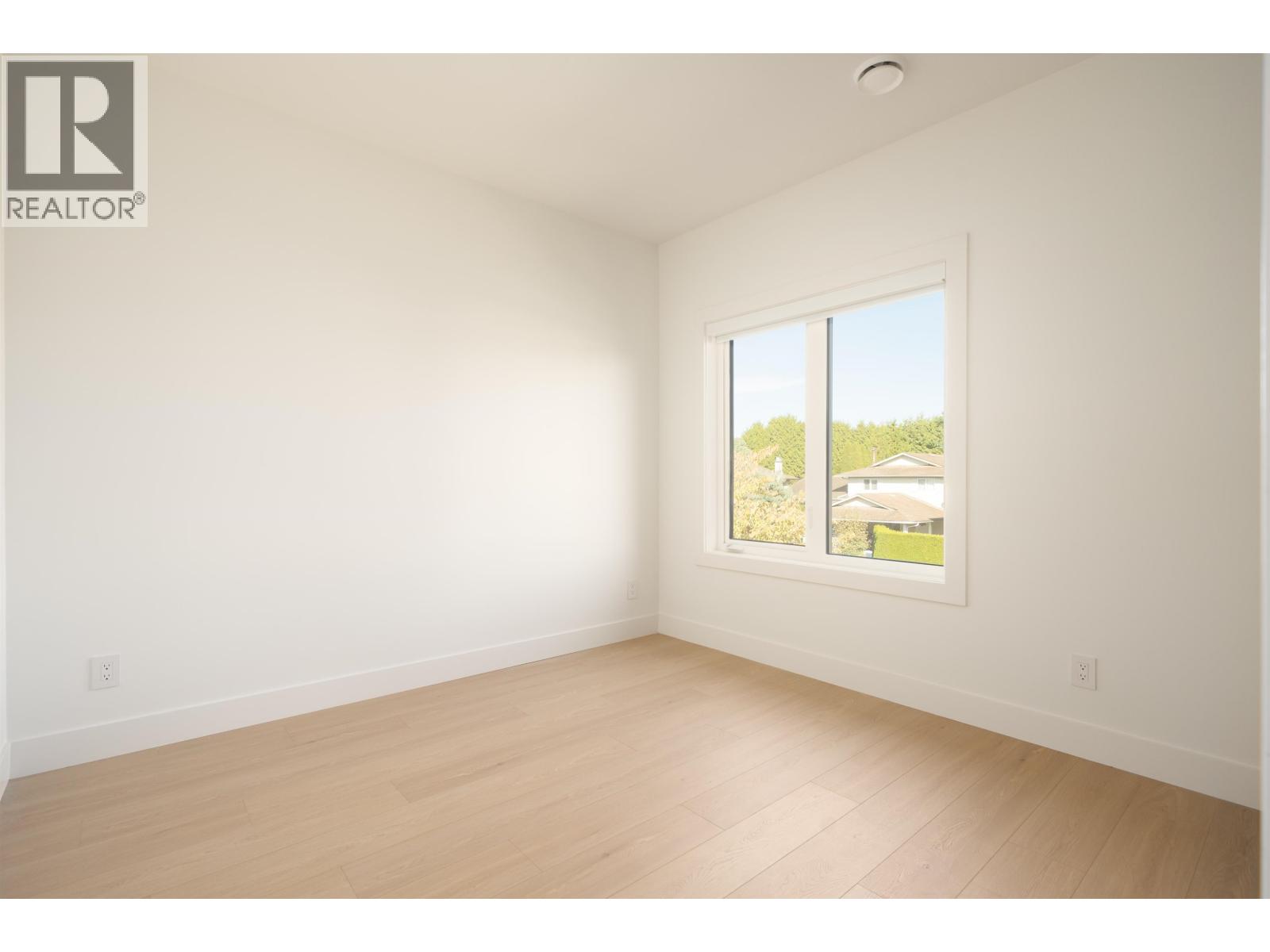 2 5300 Chetwynd Avenue Property Photo 20