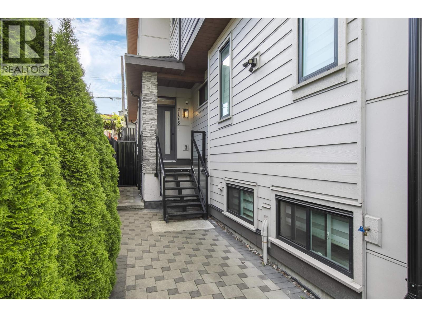 2178 Renfrew Street Property Photo 2