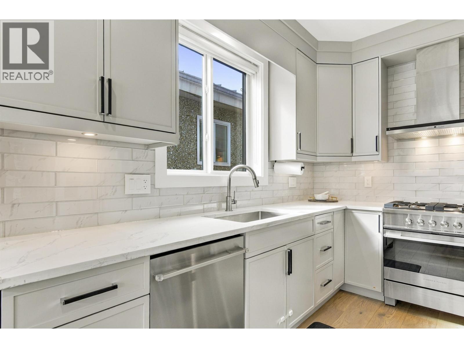 2178 Renfrew Street Property Photo 10