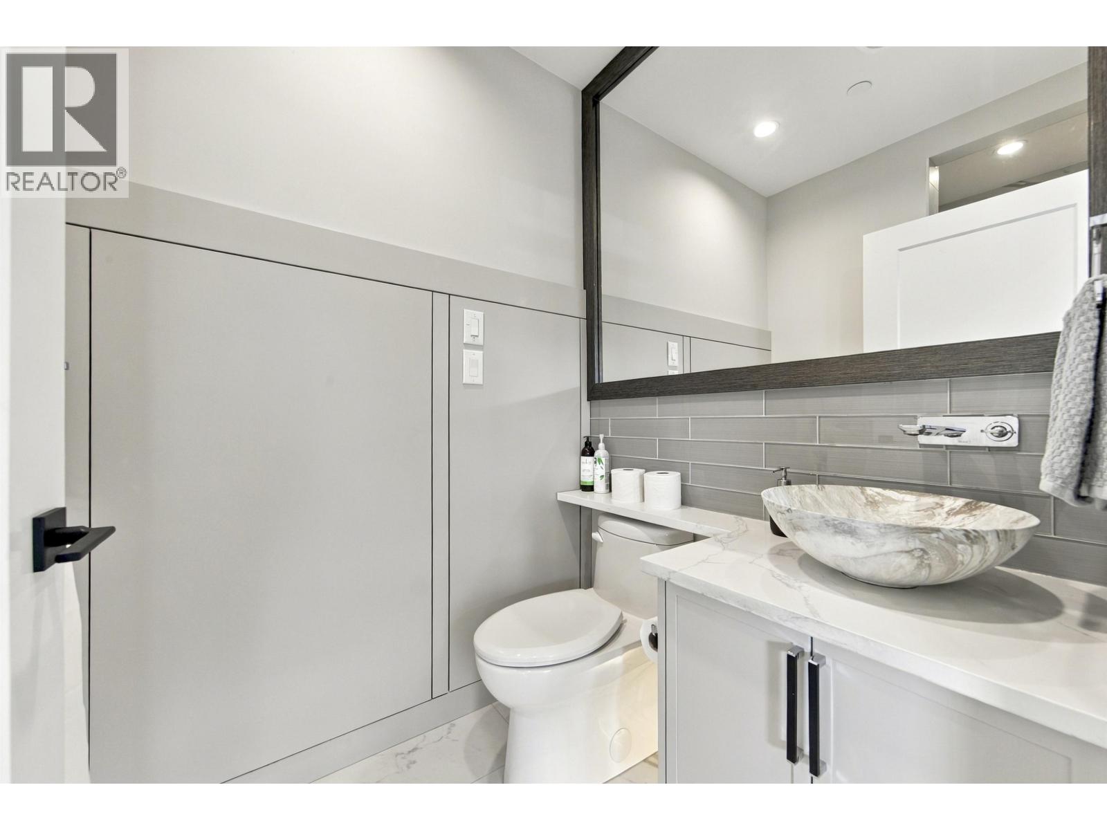 2178 Renfrew Street Property Photo 14
