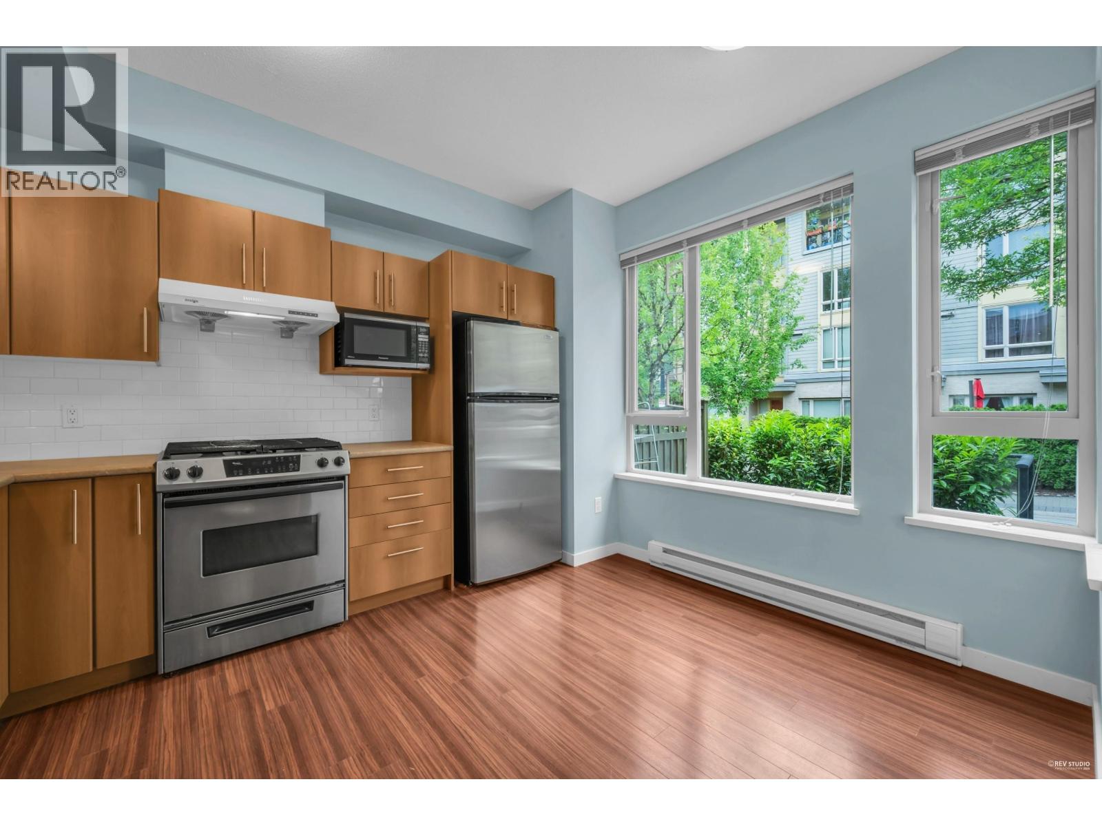 51 9229 University Crescent Property Photo 1