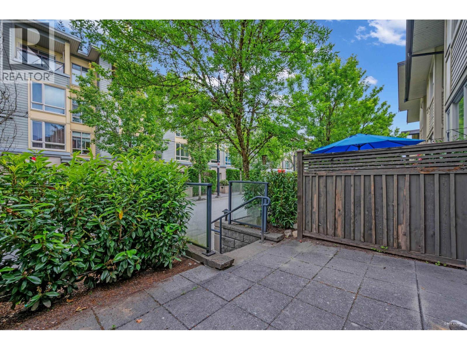 51 9229 University Crescent Property Photo 4