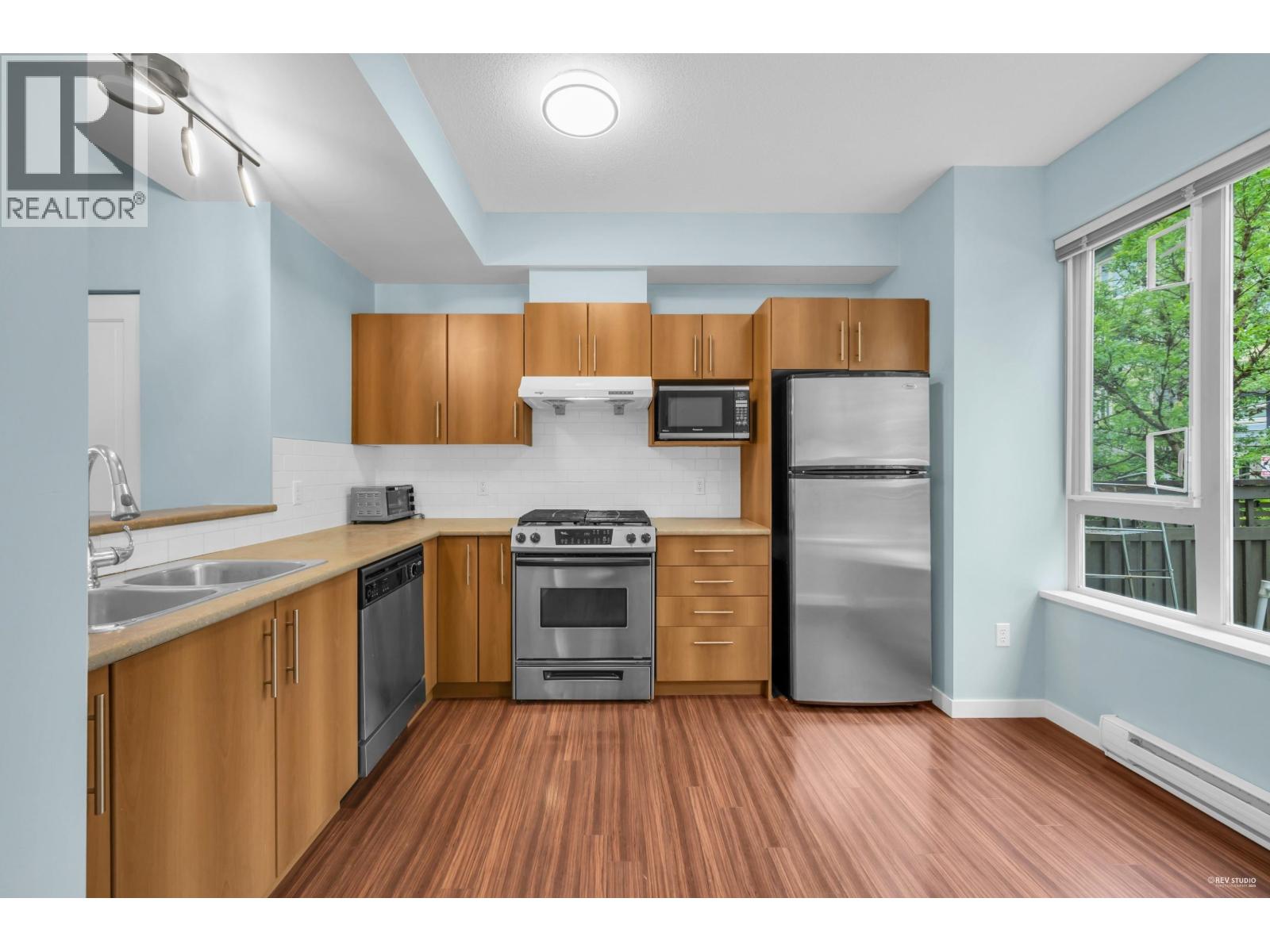 51 9229 University Crescent Property Photo 5