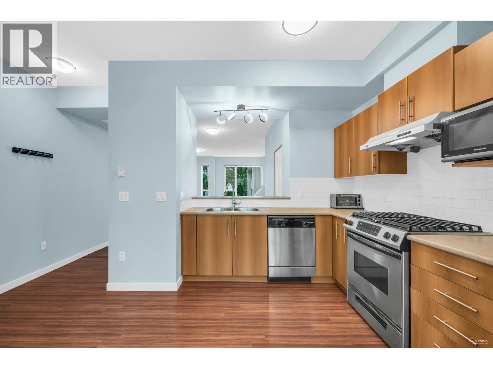 51 9229 University Crescent Property Photo 6