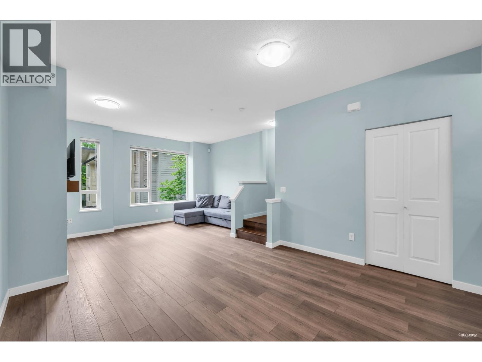 51 9229 University Crescent Property Photo 8