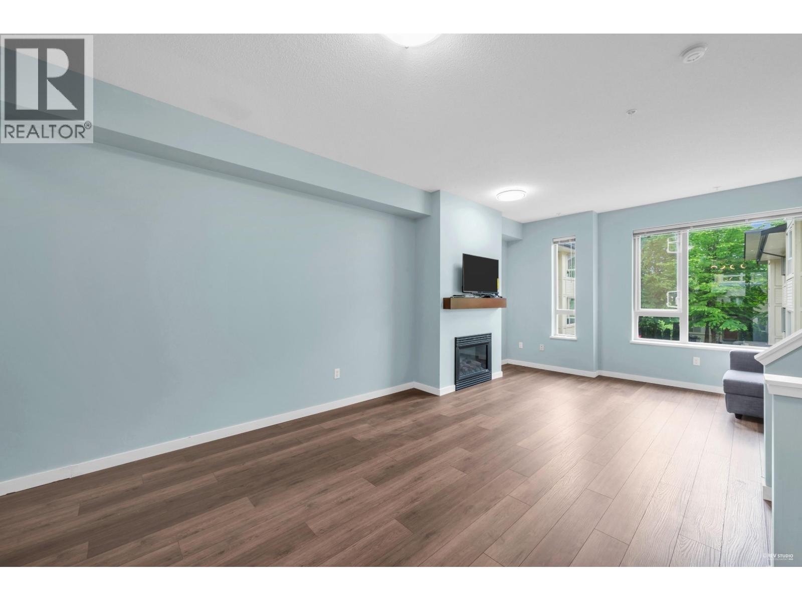 51 9229 University Crescent Property Photo 9