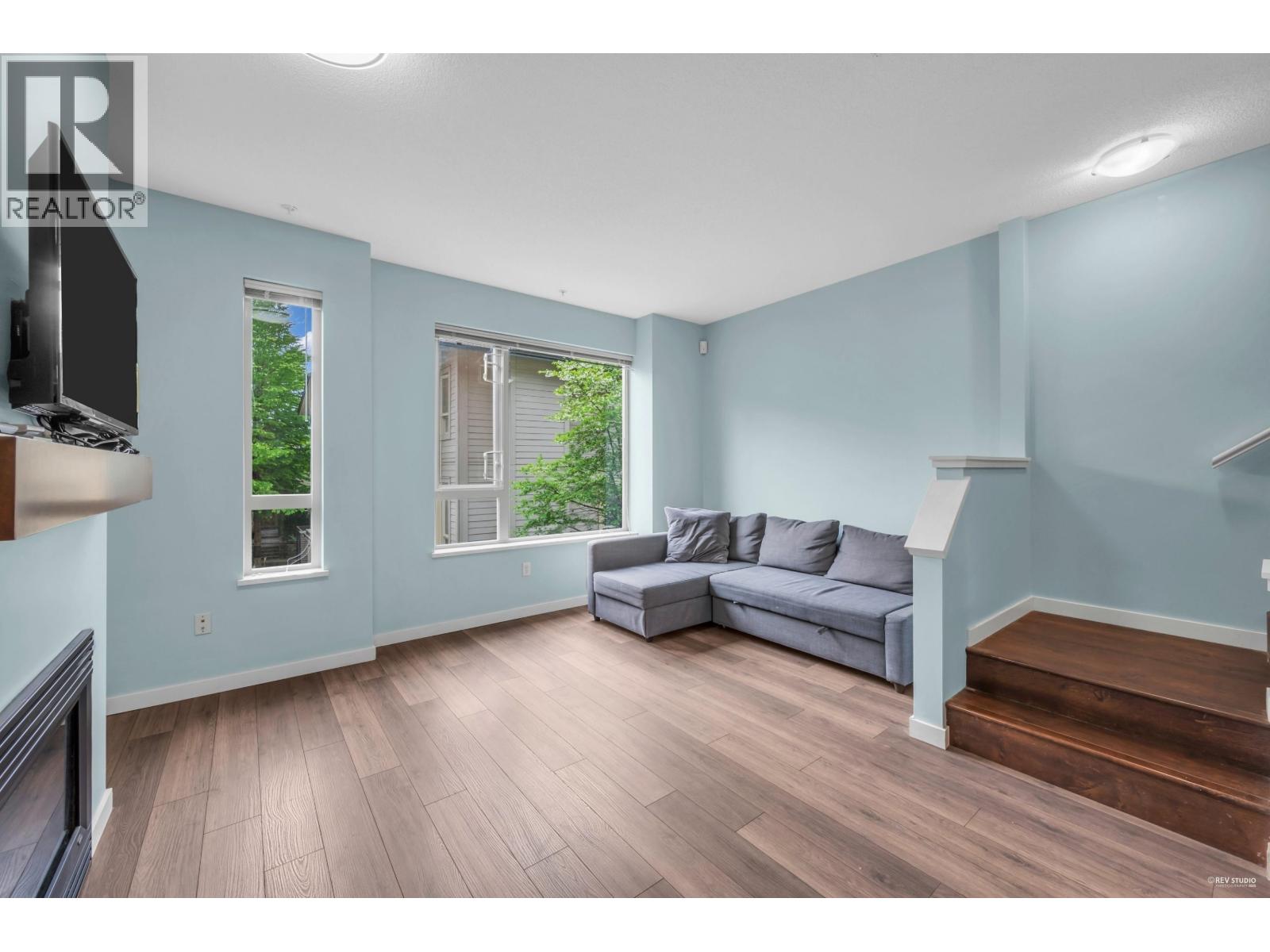 51 9229 University Crescent Property Photo 10