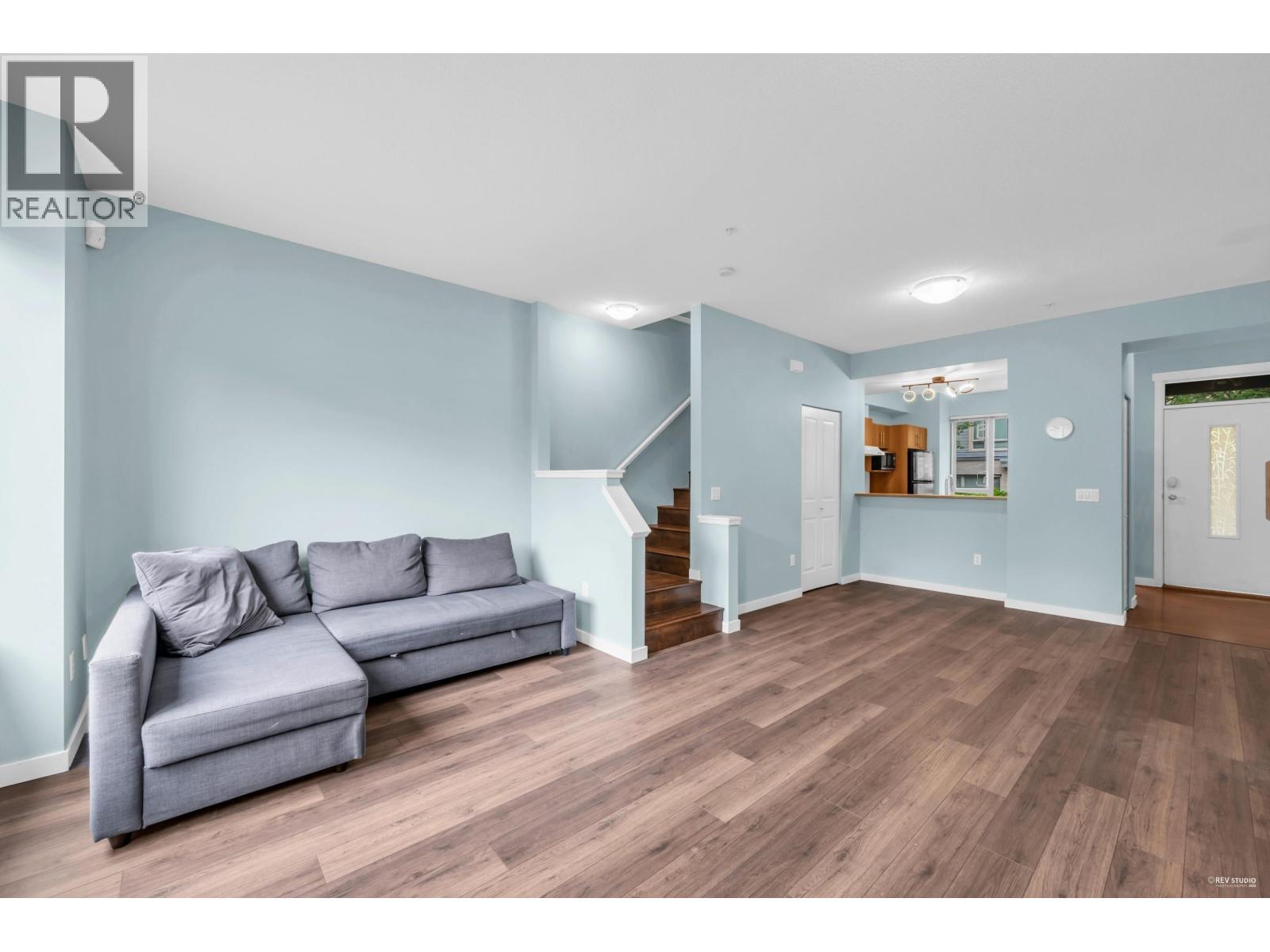 51 9229 University Crescent Property Photo 12