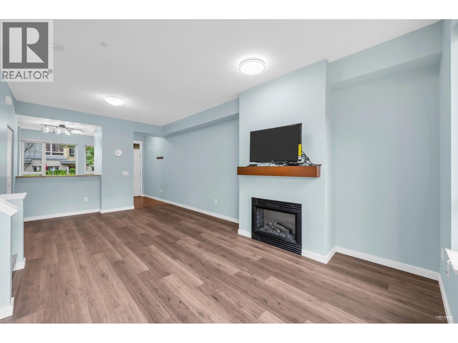 51 9229 University Crescent Property Photo 13