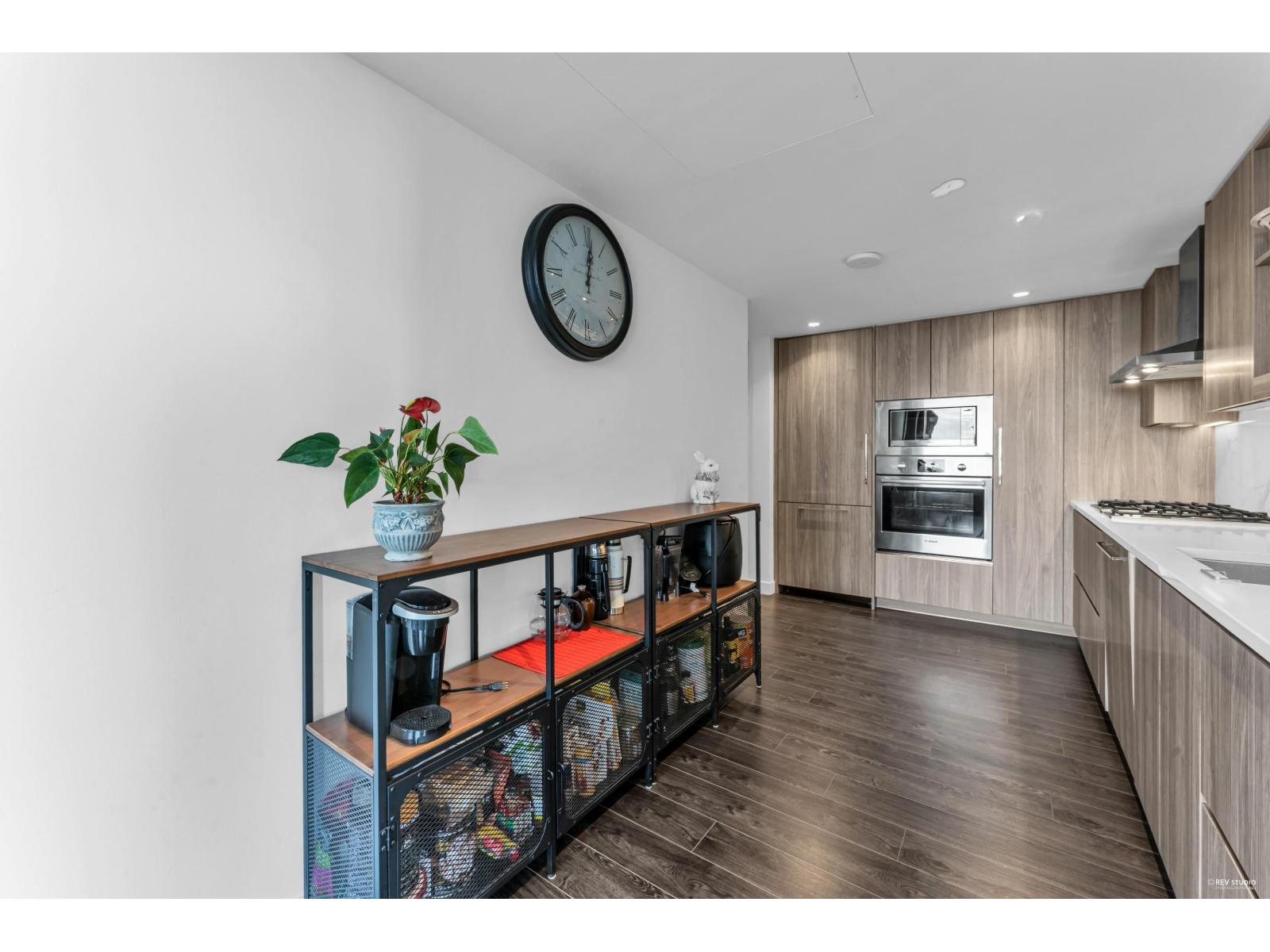 2710 9887 Whalley Boulevard Property Photo 11