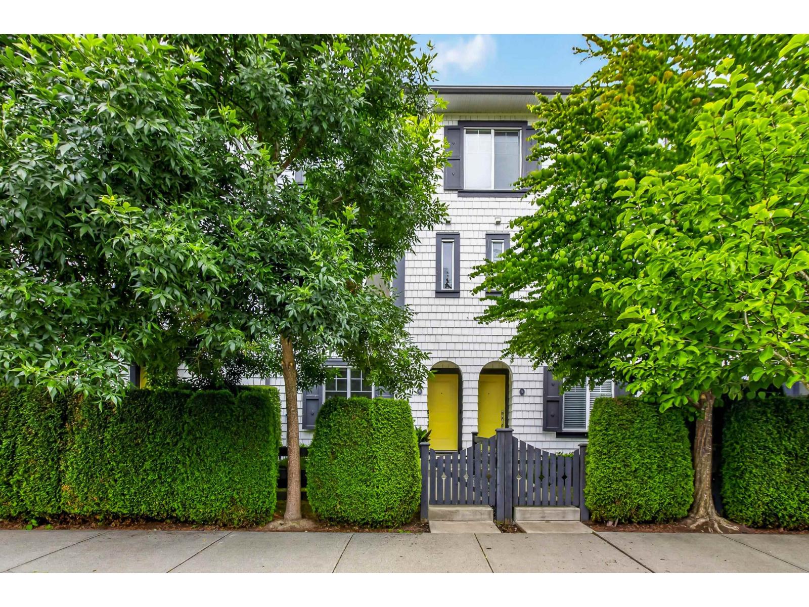 4 16357 15 Avenue Property Photo 1