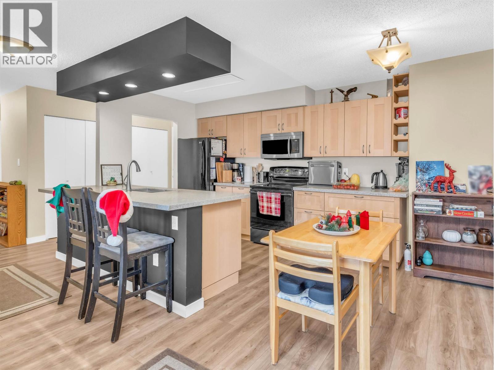 417 1210 Pacific Street Property Photo 2