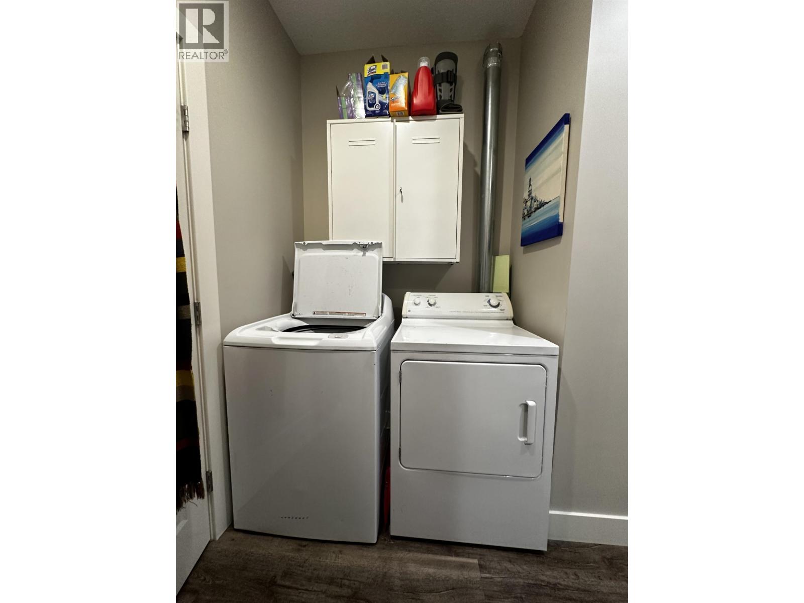 23855 Zeron Avenue Property Photo 4