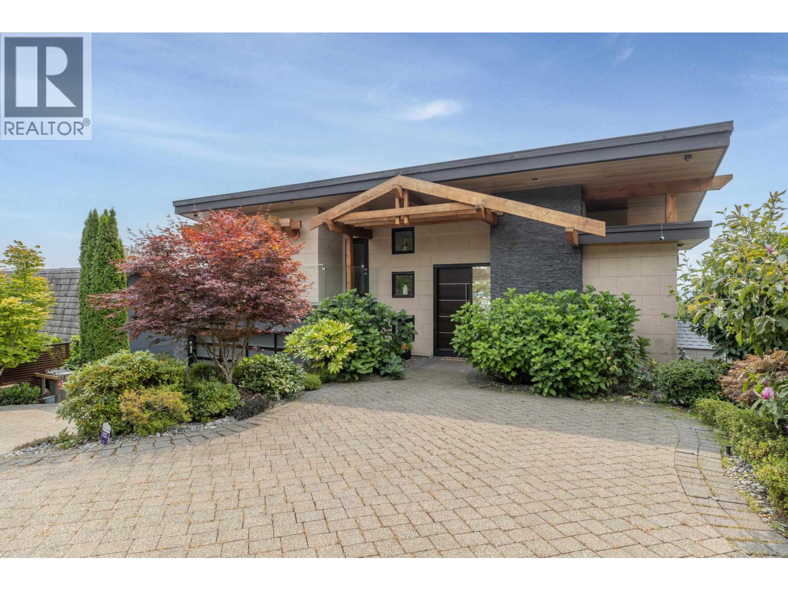 2512 PALMERSTON AVENUE Property Photo 1