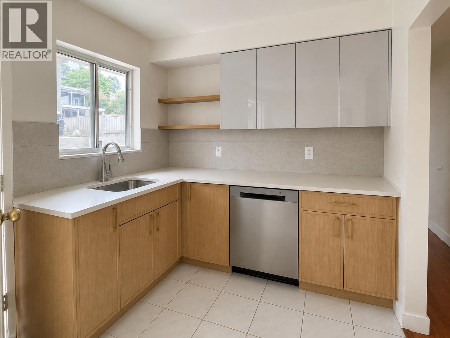 Upper 6717 Broadway Property Photo 1
