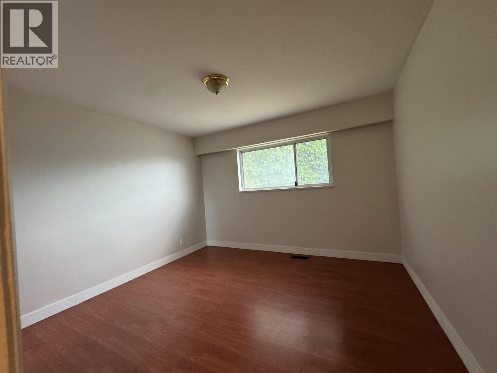 Upper 6717 Broadway Property Photo 6