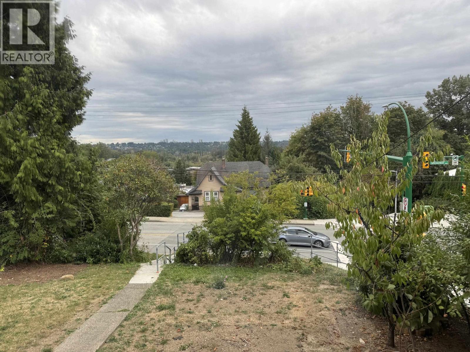 Upper 6717 Broadway Property Photo 8