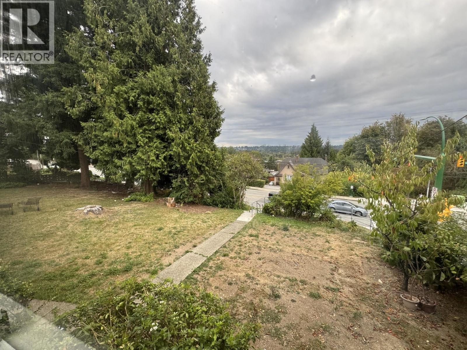Upper 6717 Broadway Property Photo 9