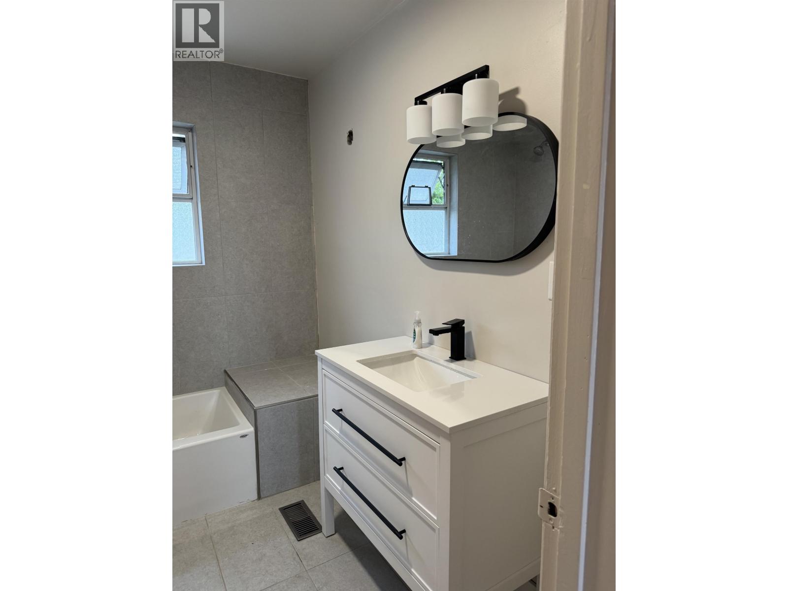 Upper 6717 Broadway Property Photo 10
