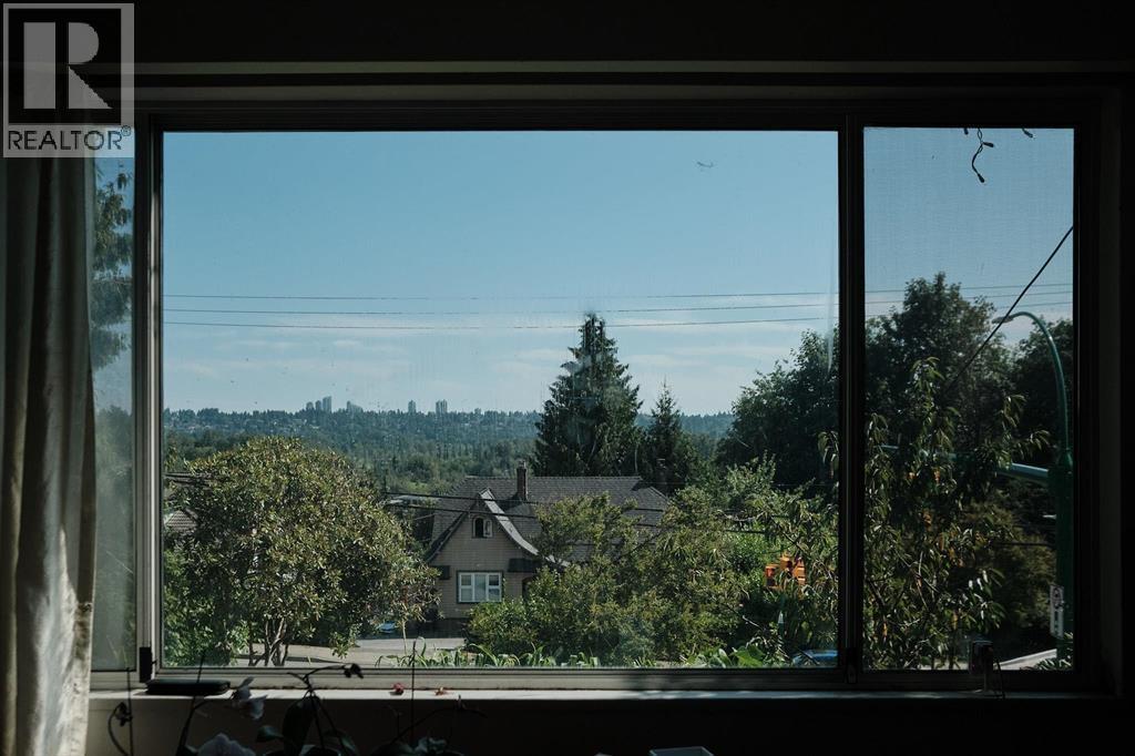 Upper 6717 Broadway Property Photo 15