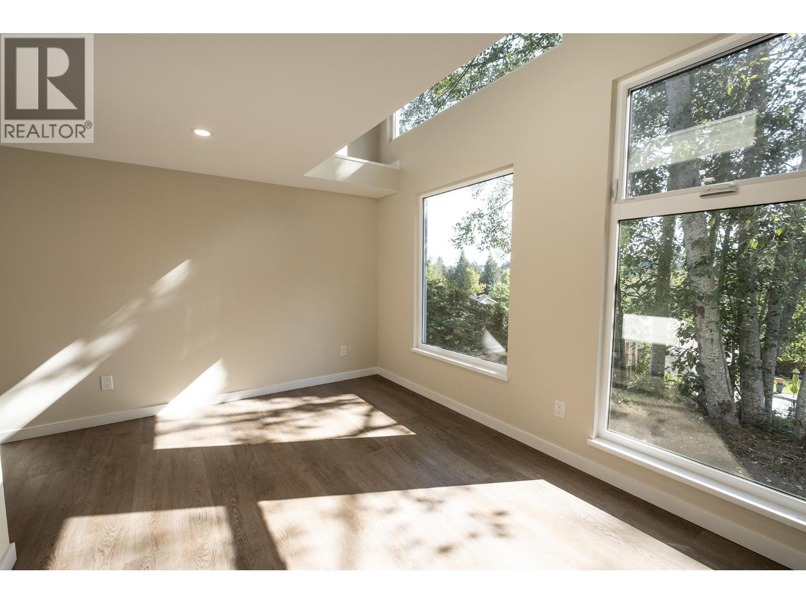 5977 Shoal Way Property Photo 5