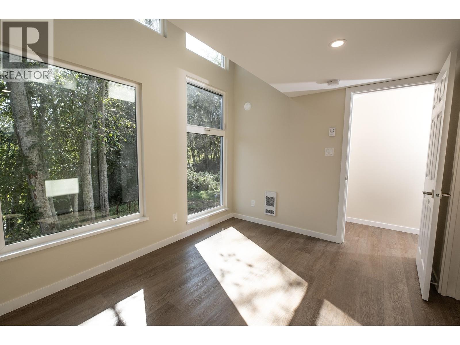 5977 Shoal Way Property Photo 6