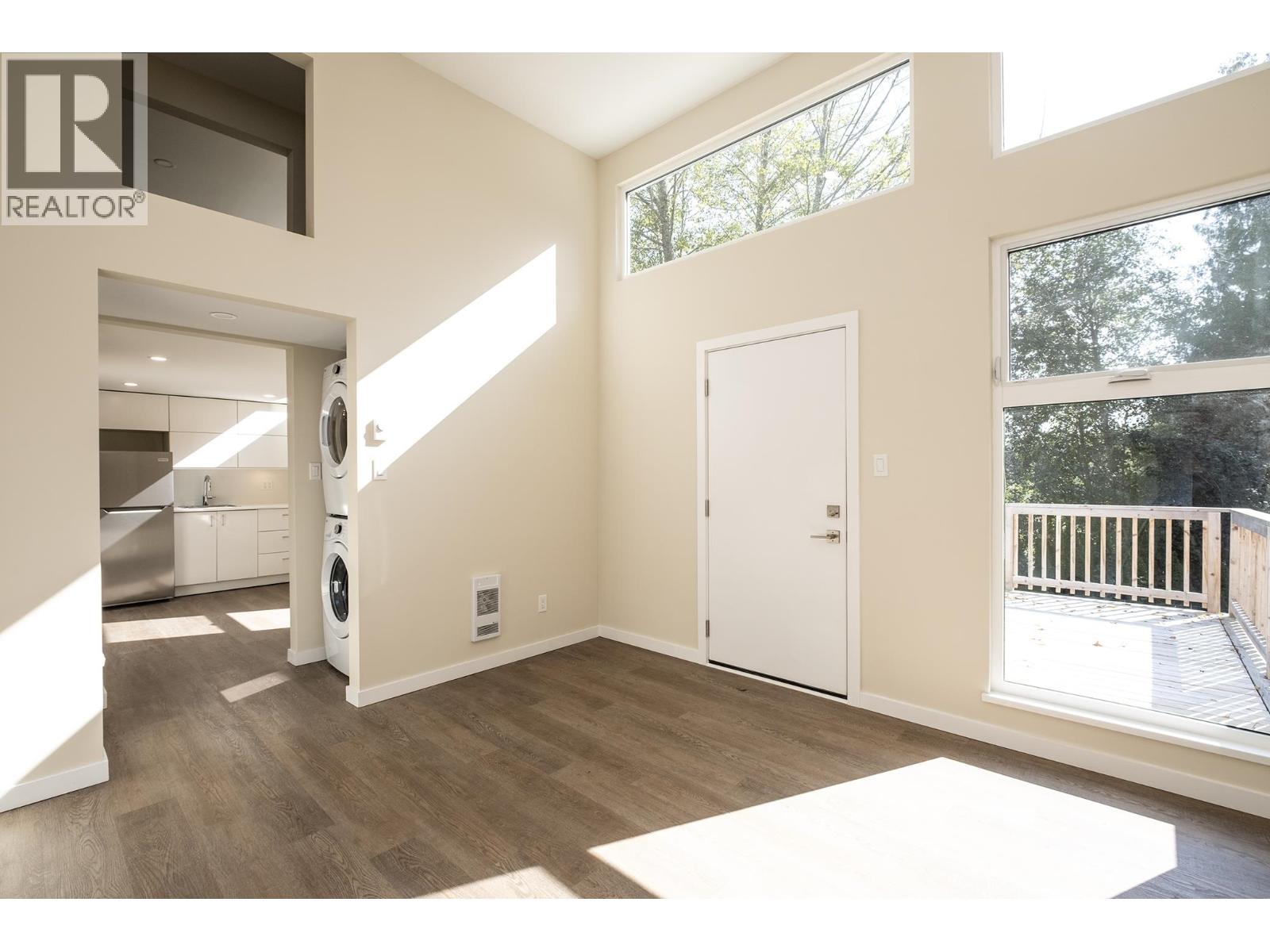 5977 Shoal Way Property Photo 7