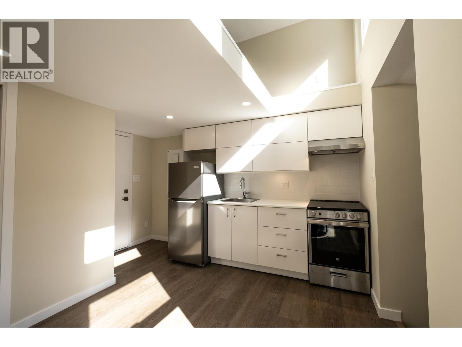 5977 Shoal Way Property Photo 8