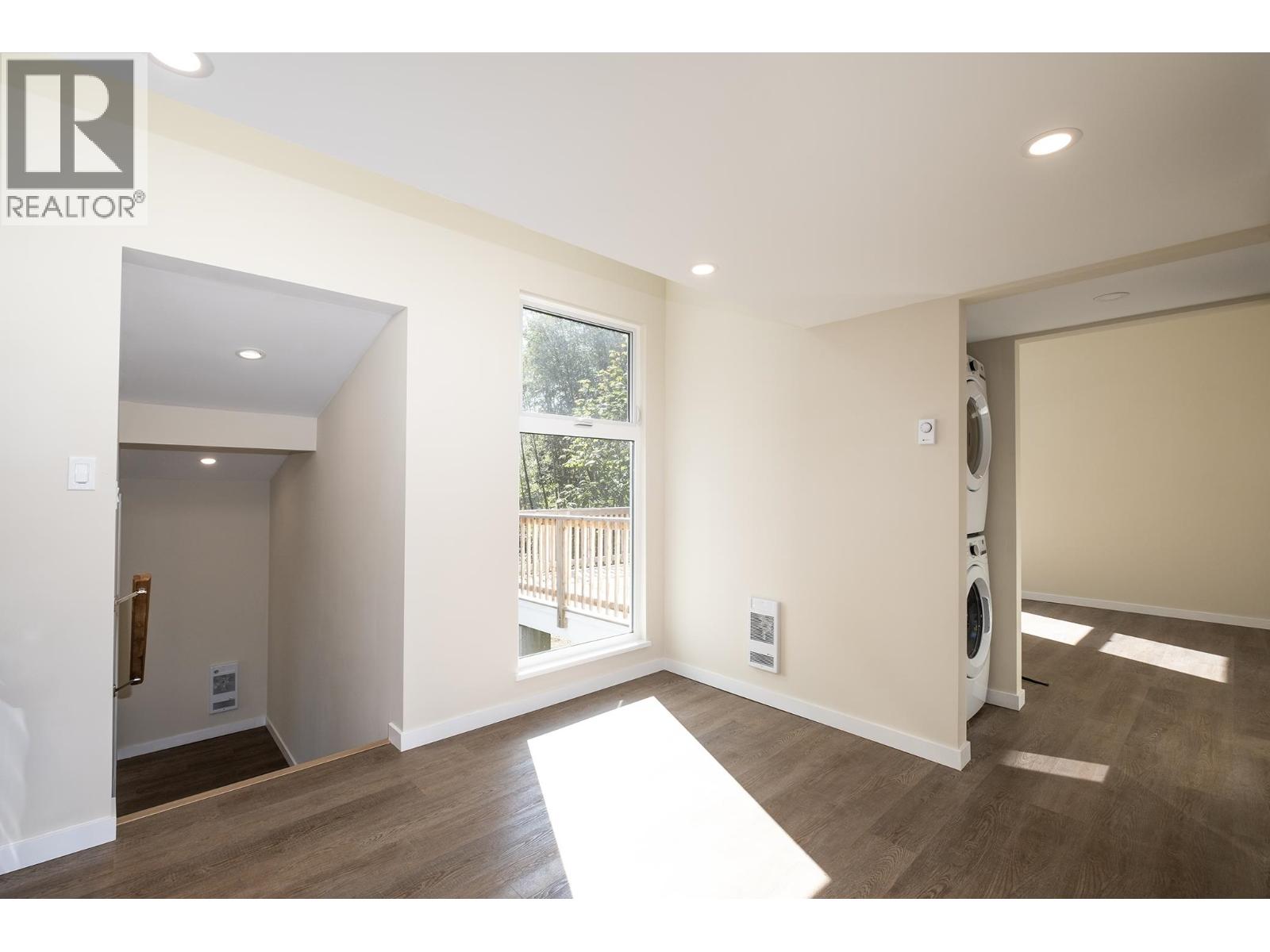 5977 Shoal Way Property Photo 11