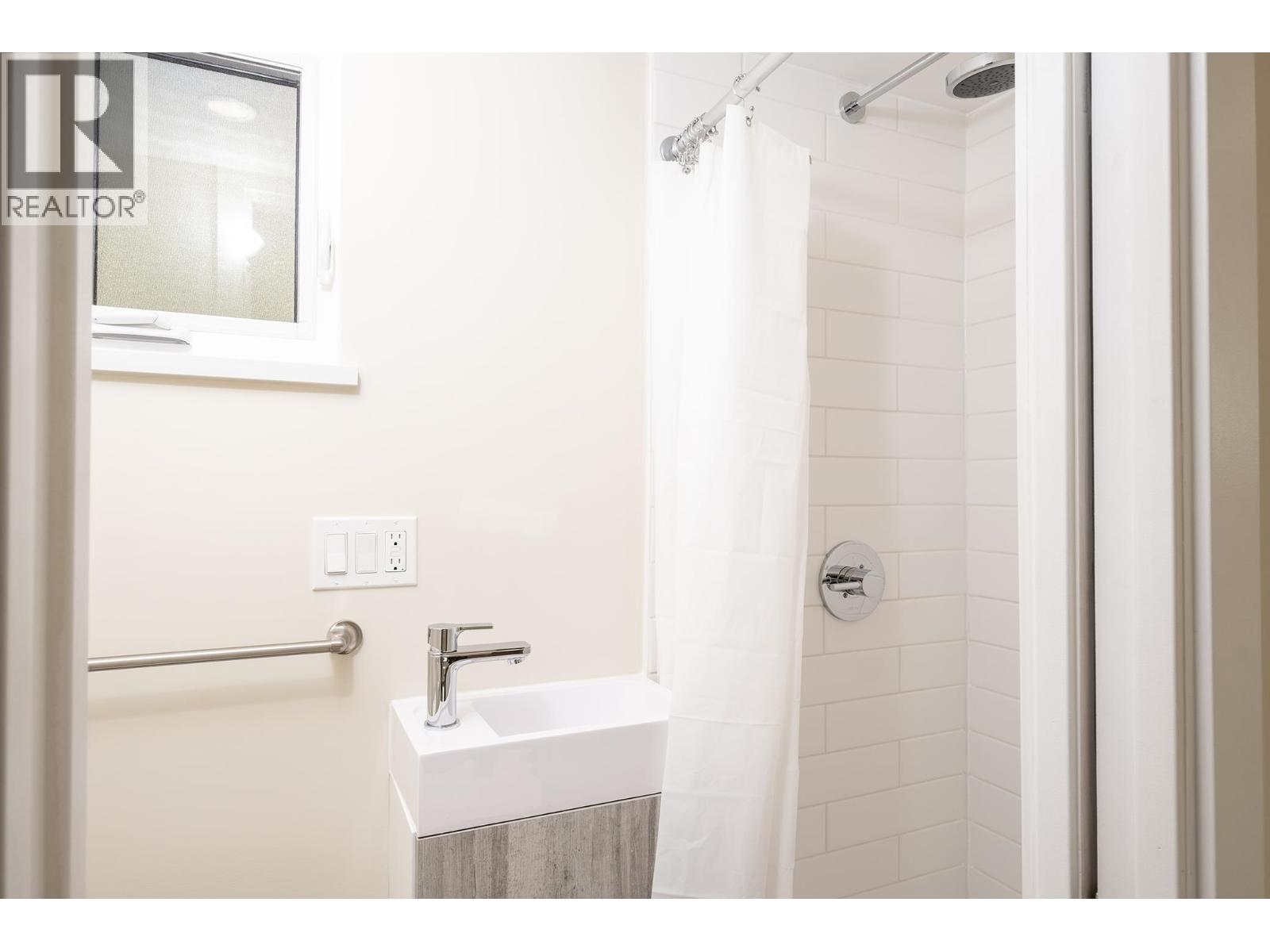 5977 Shoal Way Property Photo 15