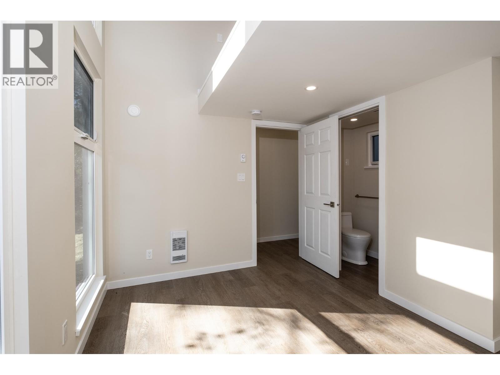 5977 Shoal Way Property Photo 17