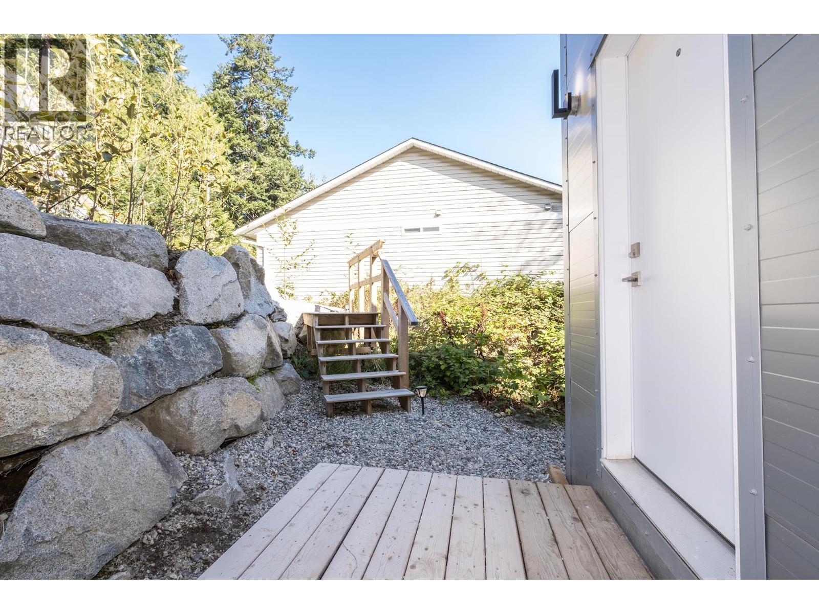 5977 Shoal Way Property Photo 26