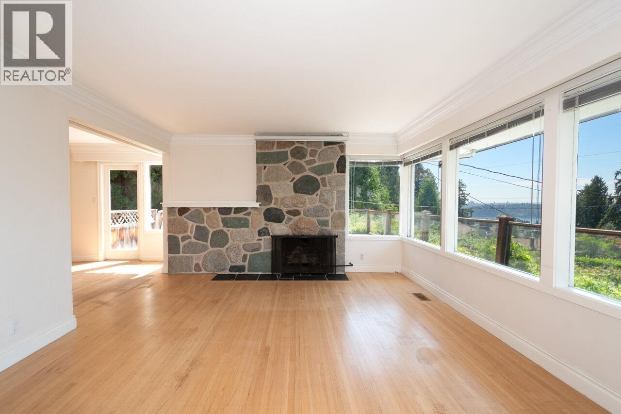 1241 Nepal Crescent Property Photo 7