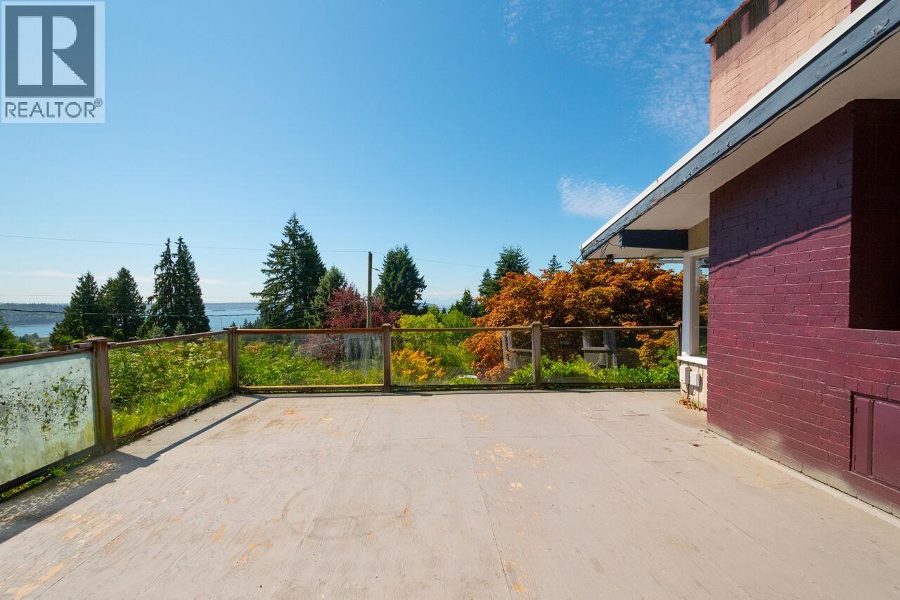 1241 Nepal Crescent Property Photo 27