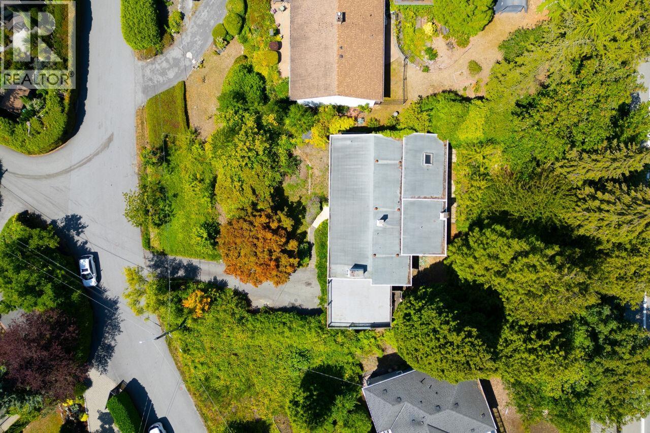 1241 Nepal Crescent Property Photo 34